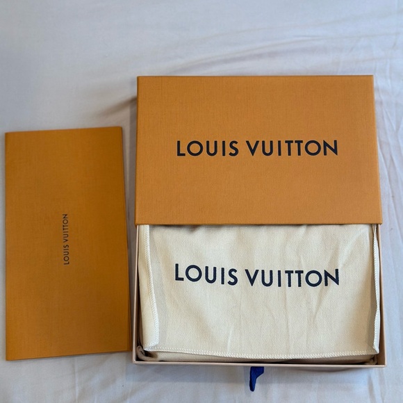 Louis Vuitton RARE: Félicie Pouchette in Latte/Candy Blue (NWT) - Picture 9 of 10